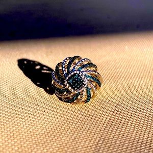 BLUE DIAMOND SWIRL RING. Sterling Silver.